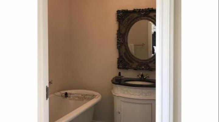 La Riviera Guest House and Spa