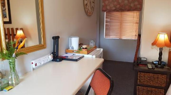 Aandbloem Guest House