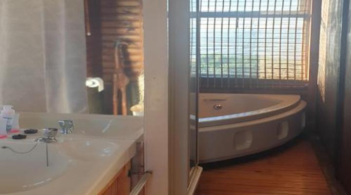 Deep Blue Guesthouse and Lodge