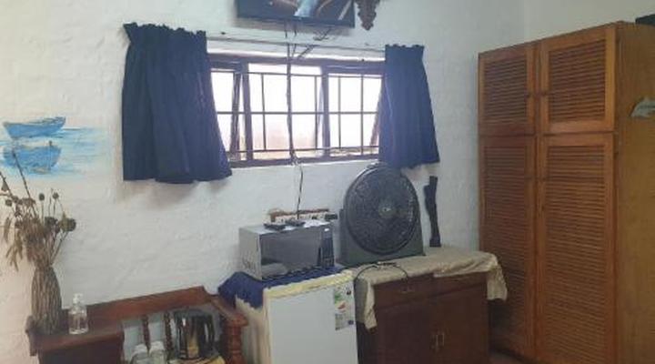 Deep Blue Guesthouse and Lodge