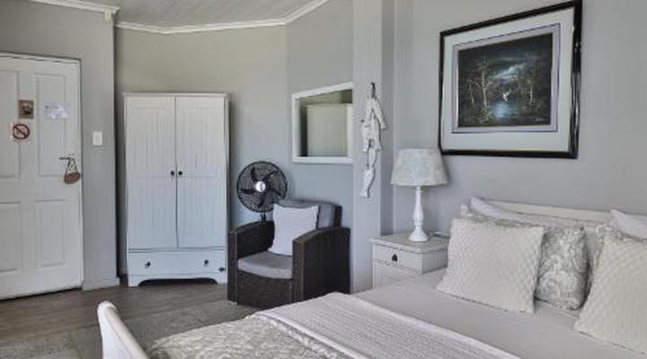 3 Colours Blue Guest House