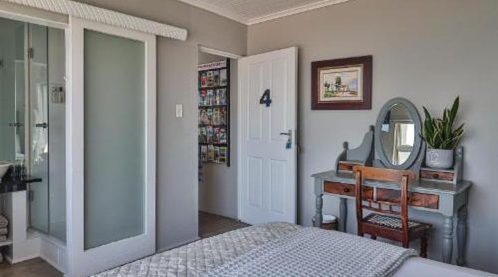 3 Colours Blue Guest House