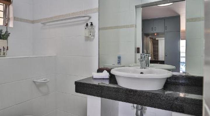 3 Colours Blue Guest House