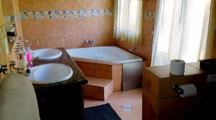 La Montagne Guest Lodge