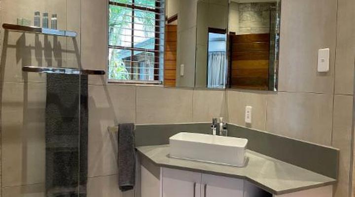 Rhino Coast Guesthouse Bed & Breakfast