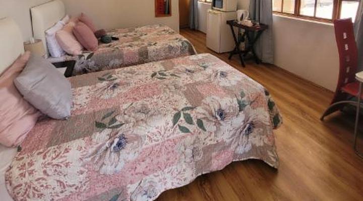 Molopo Naledi Guest Lodge