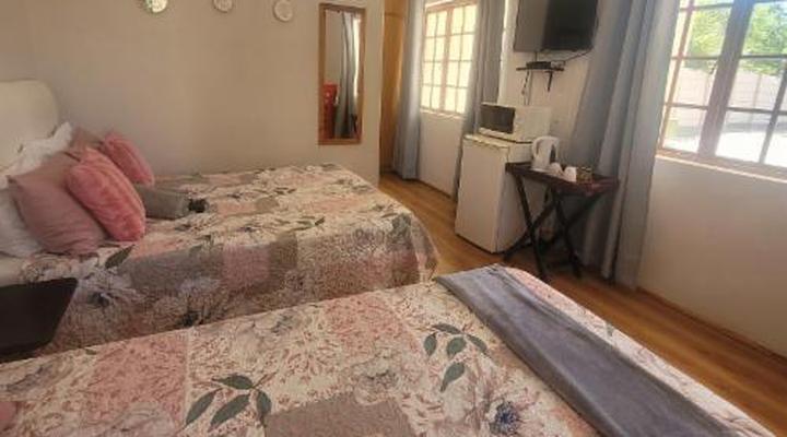 Molopo Naledi Guest Lodge