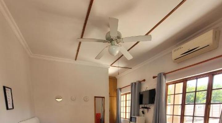 Molopo Naledi Guest Lodge