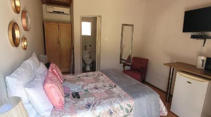 Molopo Naledi Guest Lodge