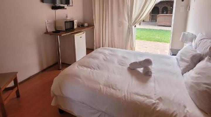 Molopo Naledi Guest Lodge