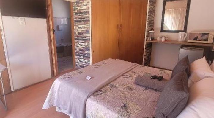 Molopo Naledi Guest Lodge