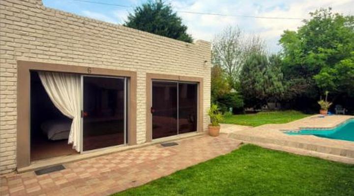 Molopo Naledi Guest Lodge