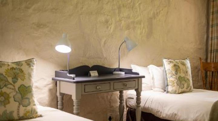 Halliwell Country Inn