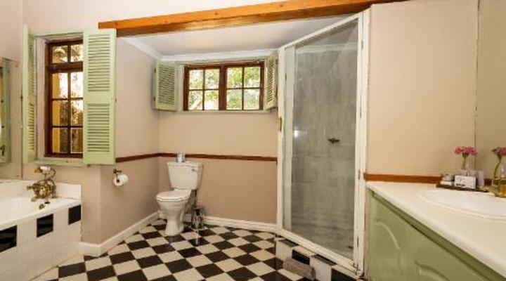 Halliwell Country Inn