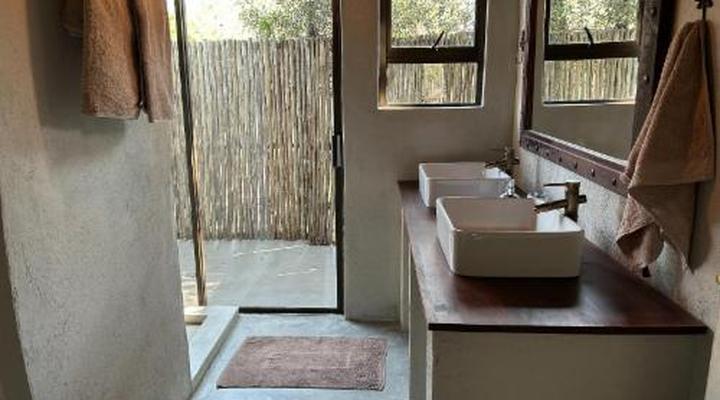 Leadwood Tree Safari Lodge