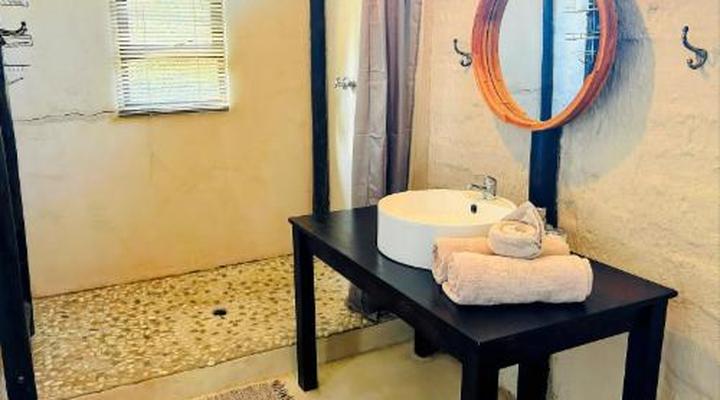 Leadwood Tree Safari Lodge