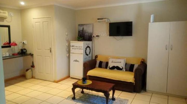 Die Blou Nartjie Guesthouse and Restaurant