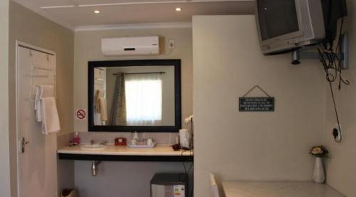 Die Blou Nartjie Guesthouse and Restaurant