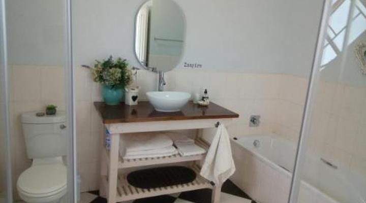 Die Blou Nartjie Guesthouse and Restaurant