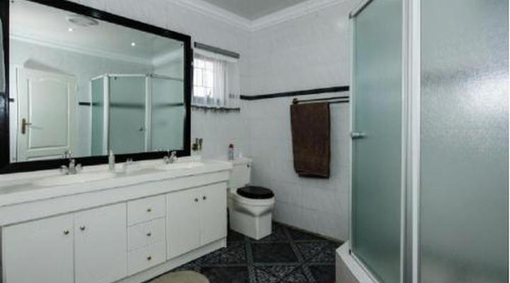 Dormio Manor Guest Lodge