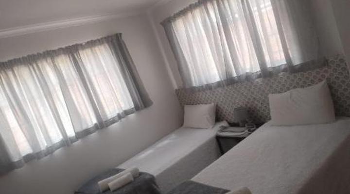 Lekkerbly Chalet Guest House