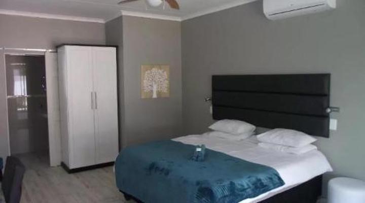 Out Of Africa Town Lodge