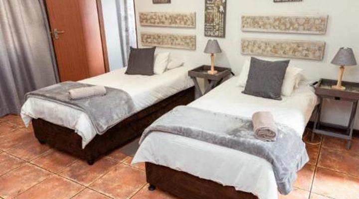 Sundowner Lodge and Caravan Park