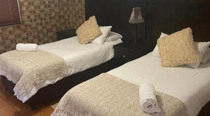 Sundowner Lodge and Caravan Park