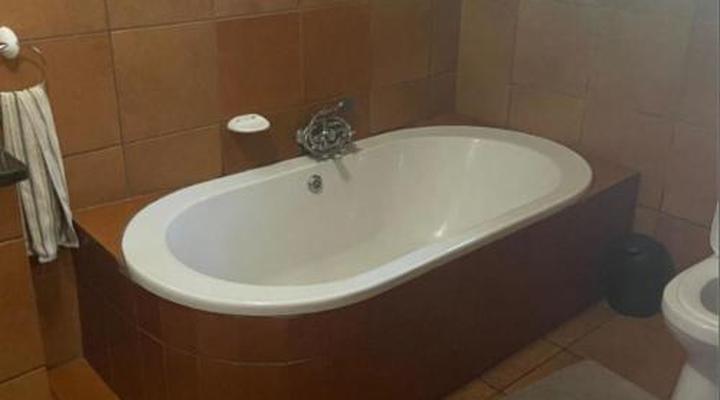 Sundowner Lodge and Caravan Park