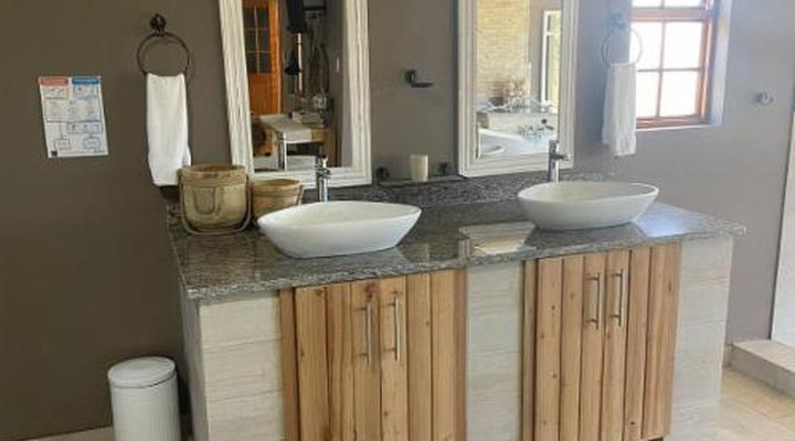 Sundowner Lodge and Caravan Park