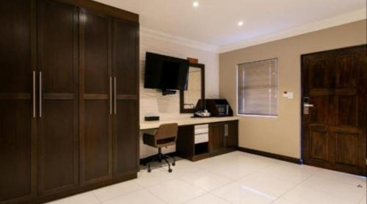 Royl Court Guesthouse