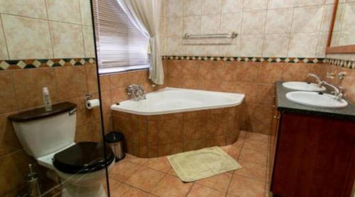 Royl Court Guesthouse