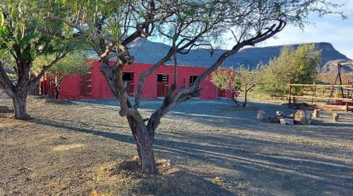 Skoorsteenberg Farm Camping and Accommodation