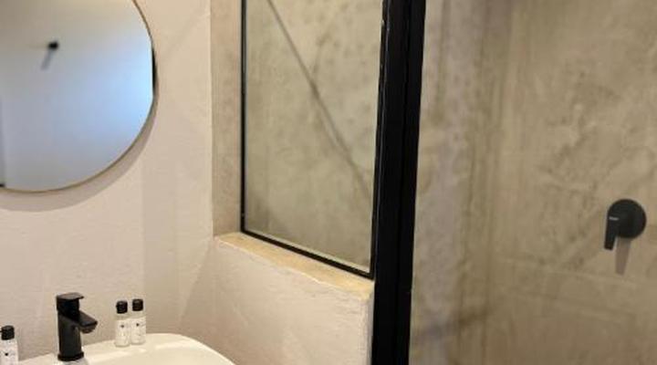 Lighthouse Guesthouse & Cafe