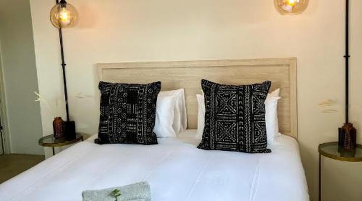 Lighthouse Guesthouse & Cafe