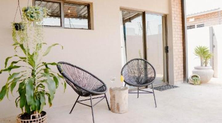 Lighthouse Guesthouse & Cafe