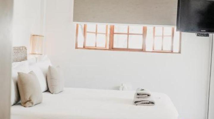 Lighthouse Guesthouse & Cafe