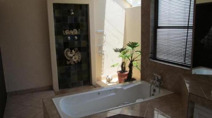 Bettie's Luxury Lodge