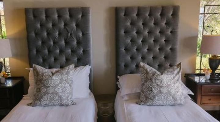 Under Oaks - The Vineyard Suites