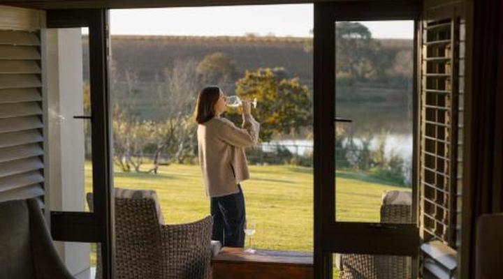 Under Oaks - The Vineyard Suites