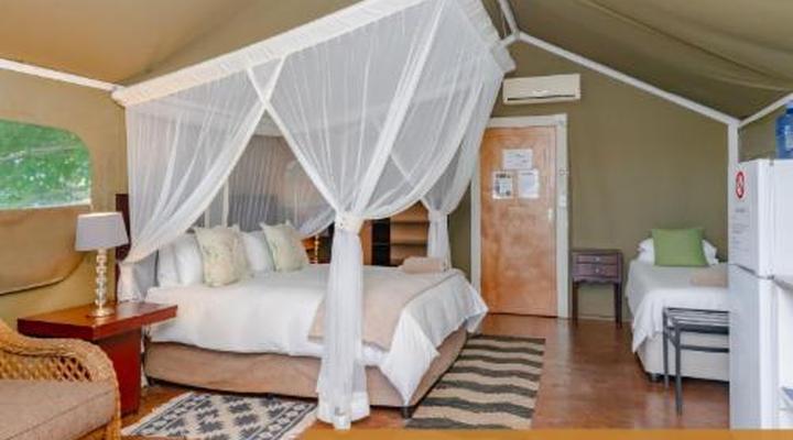 Crocodile Bridge Safari Lodge