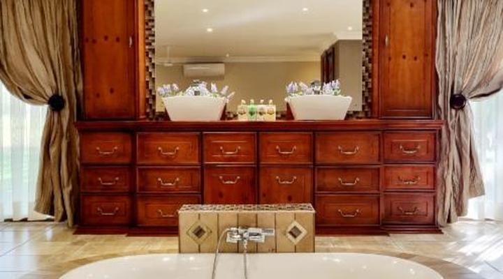 Summerset Place Country House