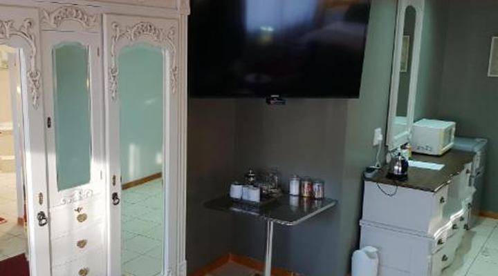 At The Nest B&B Lodge