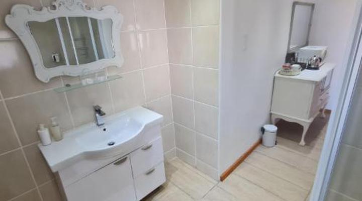 At The Nest B&B Lodge