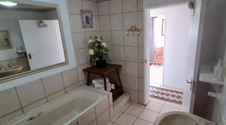 At The Nest B&B Lodge