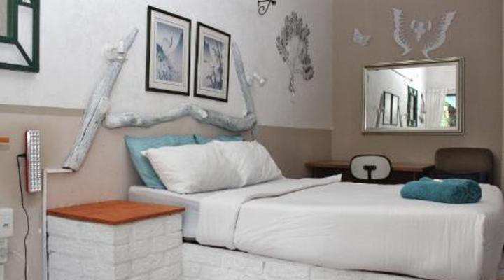 Golden Lantern Guest Lodge