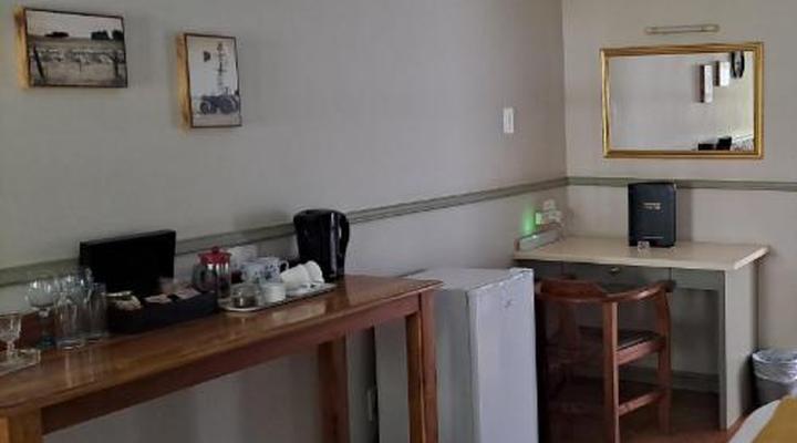 Housemartin Guest Lodge