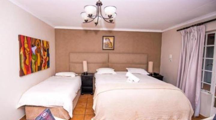 Huttenheights Guestlodge by iLawu