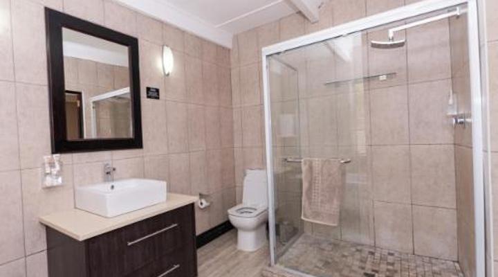 Huttenheights Guestlodge by iLawu