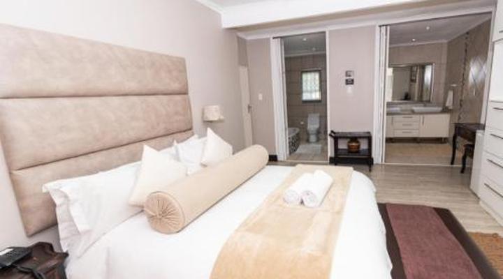 Huttenheights Guestlodge by iLawu